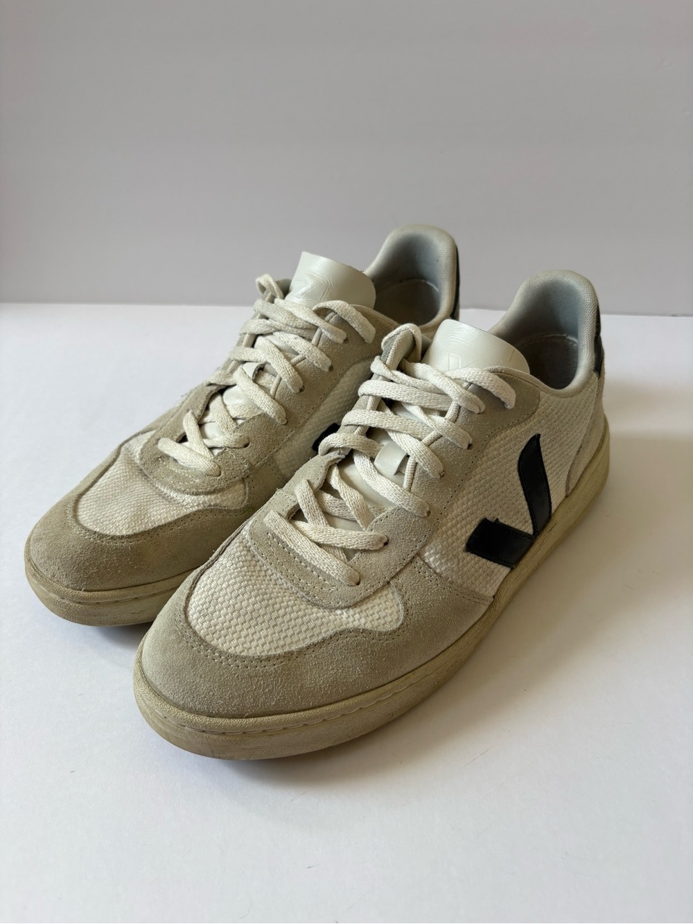 Veja 10 Men’s Low-Top V-10 Mesh Sneakers in White Navy Casual Resort Everyday